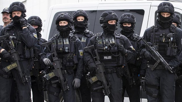 Erőszakos tüntetőktől tartanak Hamburgban