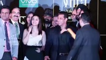 [MP4 720p] Salman Khan & Katrina FUNNIEST Moment While Taking Selfie