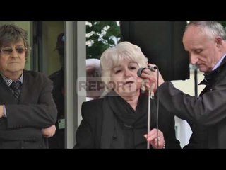 Report TV - Tefta Radi: U dashurova me Frankon kur të tjerët kishin frikë t’i flisnin