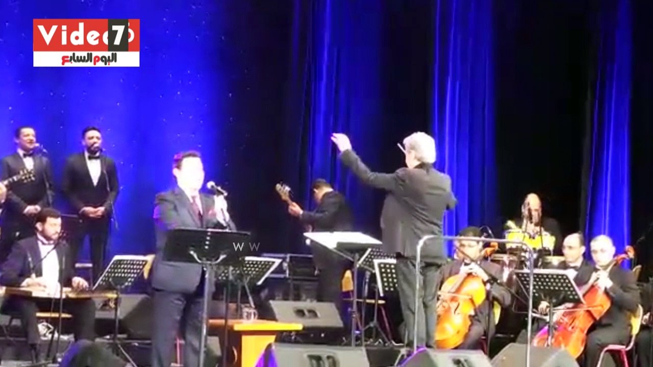 هانى شاكر يبدأ الحفل الخيرى لمنظمة المرأة العربية بأغنية "بلدى"