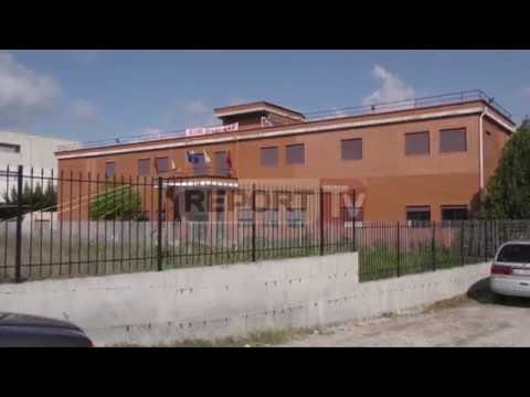 Report TV - Fier, gjendet e vdekur një vajzë 17-vjeçe në tualetin e shkollës