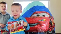 Des voitures Oeuf géant enfants foudre ouverture jouets vidéo Surprise disney mcqueen super surpr