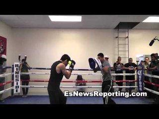 Leo Santa Cruz On The Mitts