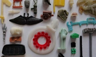 Seorang Pria Ciptakan Mainan dari Sampah Plastik