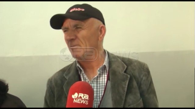 Ora News - Qytetarët në poliklinikën e Durrësit në radhë për të marrë shërbime