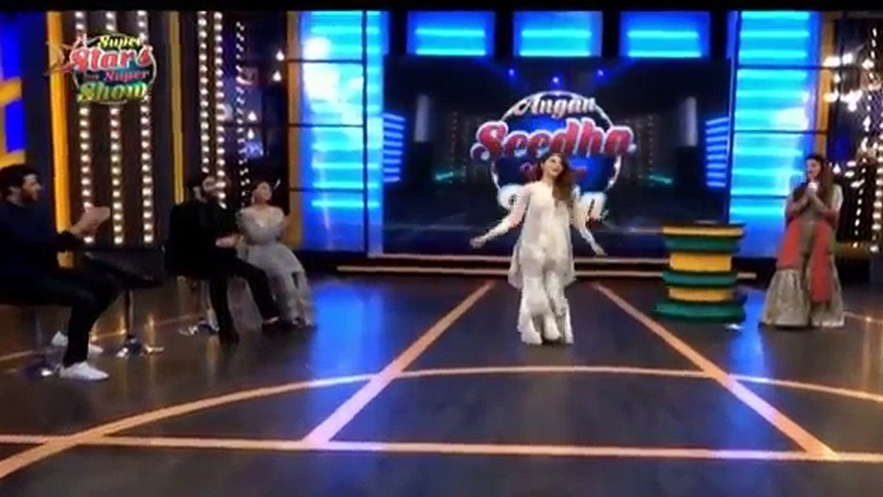 Neelum Muneer Dancing On Indian Song In Eid Show 2017