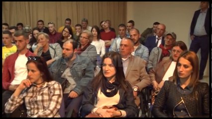 Ora News – Blushi paralajmëron shkrirjen e qeverisë: Në fund të javës mbetet gjysma