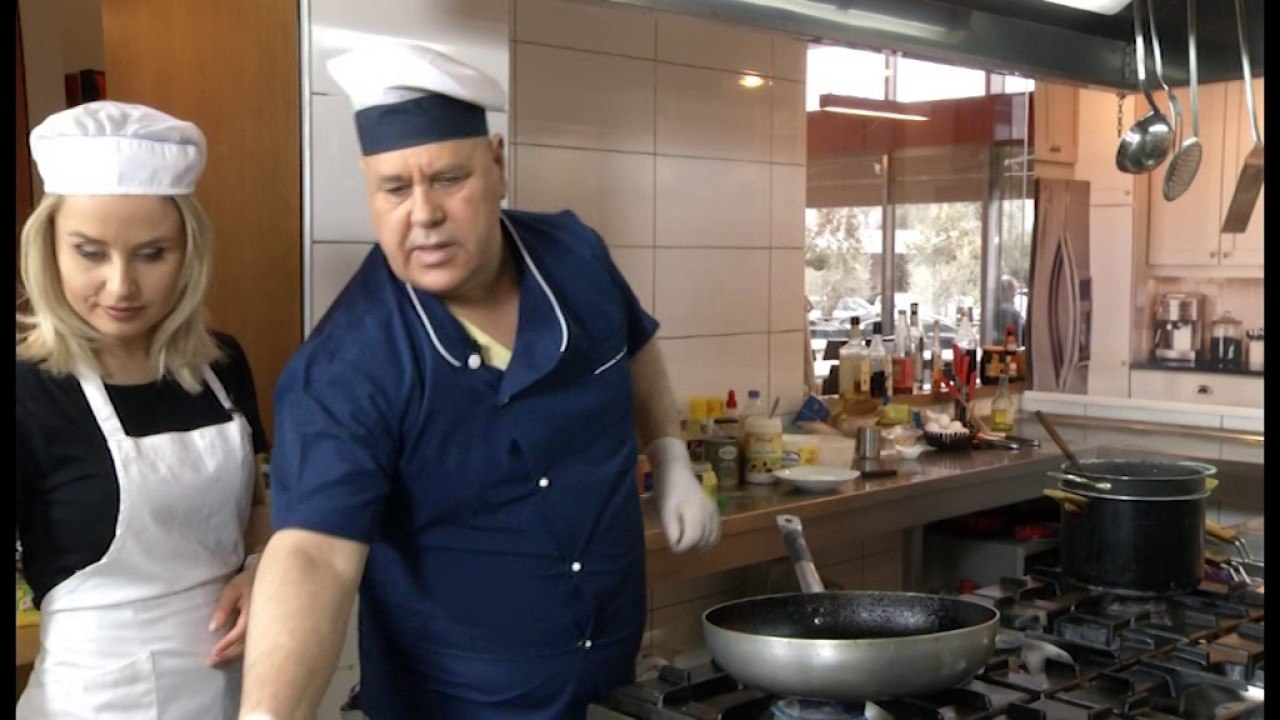 Receta juaj, "Linguini me pule dhe pesto avokado", 12 prill 2017 - Ora News