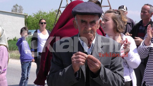 Banorët e Verrisë bllokojnë rrugën Lushnje-Fier