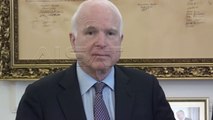McCain dekorohet me medalje nga presidenti i Kosovës
