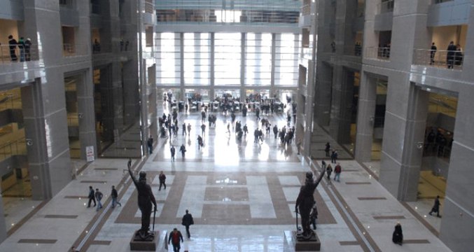 Çağlayan Adliyesi'nde ATM'ye Kart Kopyalama Cihazı Yerleştirip Personelin Hesabını Boşalttılar