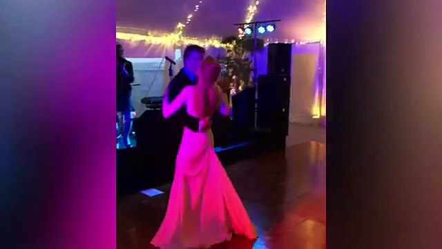 Oh la belle chute de ce couple de jeunes mariés en pleine première danse