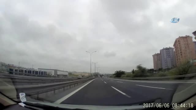 Aracın Önüne Jant Kapağı Fırladı, Faciadan Dönüldü...o Anlar Saniye Saniye Kamerada