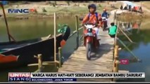 Tantang Maut, Warga Bojonegoro Lewati Sungai Bengawan Solo dari Jembatan Bambu