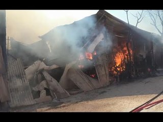 Camerano (AN) - Rogo in un fienile, in fiamme anche attrezzi agricoli (05.07.17)