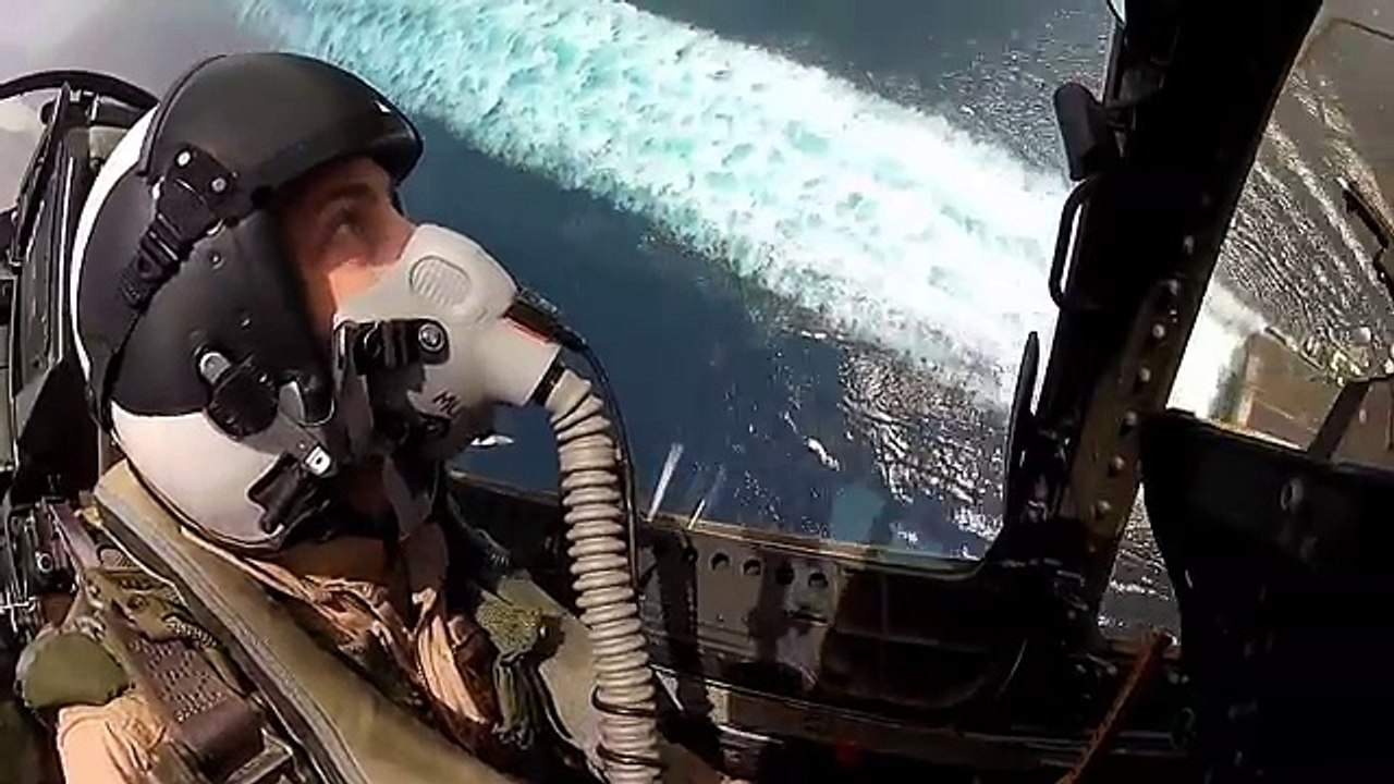 A-18 Super Hornet Hi-Speed Low-Level Maneuvers • Complite Ive