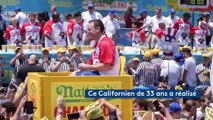 Il avale 72 hot-dogs en 10 minutes