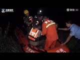 Firefighters Rescue Villagers Stranded in Chinese Floods