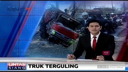 Detik-Detik Truk Terguling di Malang Jadi Viral di Medsos