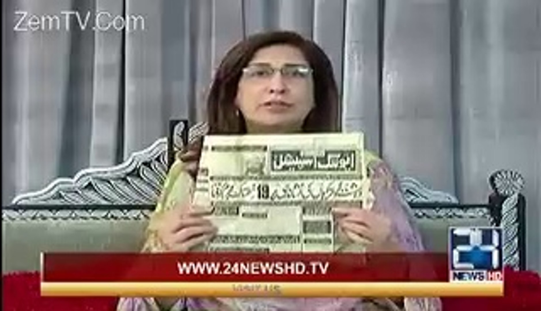 ⁣Shehla Raza Showing Old News Papers