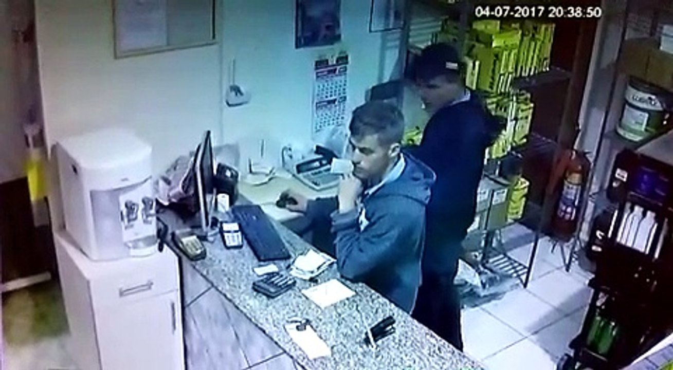 Funcionários de posto são aterrorizados por bandido em Santa Maria de Jetibá