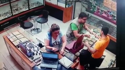 İran Uyruklu İki Hırsız Bitlis'te Kuyumcu Soyarken Anbean Görüntülendi