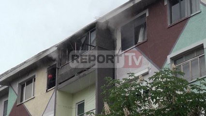 Report TV - Elbasan, zjarr në banesë, dyshohet shpërthim i bombolës së gazit