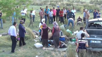 Tarım İşçilerini Taşıyan Kamyonet Takla Attı: 2 Ölü, 7 Yaralı