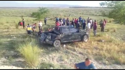Tarım Işçilerini Taşıyan Kamyonet Devrildi: 2 Ölü