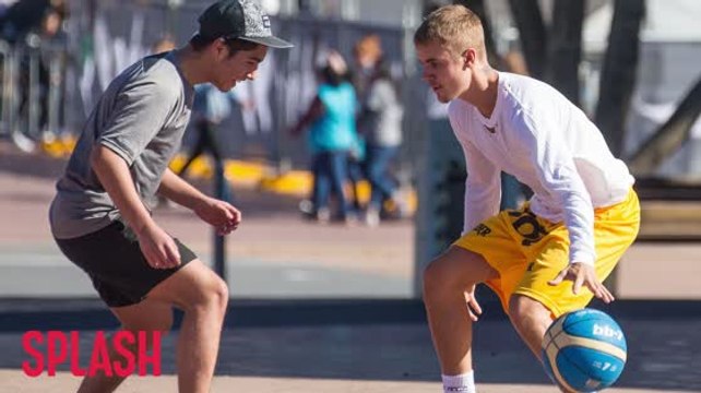 Justin Bieber Hoops it Up Down Under