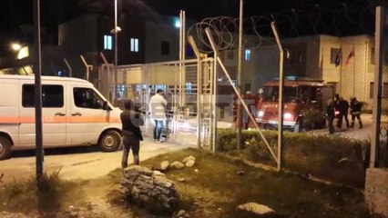 Report TV - Vlorë, zjarr në paraburgim lëndohet një efektiv i policisë