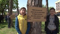 Dita e Tokës në Gjakovë shënohet me mbjellje të fidaneve dhe luleve - Lajme