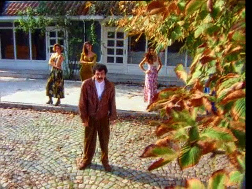 Hangimiz Sevmedik (Müslüm Gürses) Official Music Video #hangimizsevmedik #müslümgürses