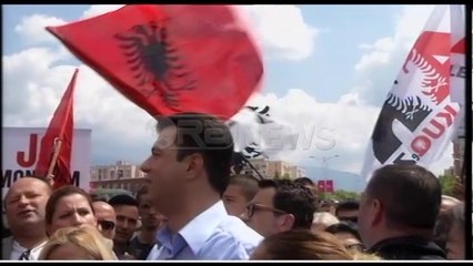 Basha me protestuesit mbyllin protestën e PD me Himnin Kombëtar Shqiptar