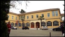 Ora News – Sherr mes gjimnazistëve të “Petro Ninit”, plagoset nxënësi