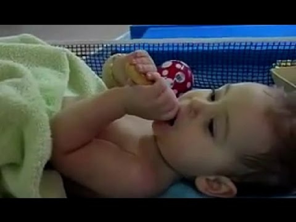 Bébés nageurs. Faire aimer l'eau à votre bébé