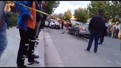 Ora News – Përplasen dy automjete në rrugën ‘Berisha”, Ora News siguron videon