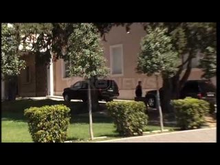 Ora News - Në kërkim të dialogut, ambasadorët ecejake në zyrat e Ramës e Metës