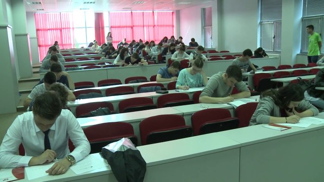 U mbajt gara e matematikës për nxënës të klasëve të 11-ta dhe 12-ta - Lajme