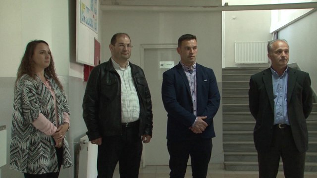Edhe punëtorët shëndetësorë në Gjakovë i bashkohen grevës 24-orëshe - Lajme