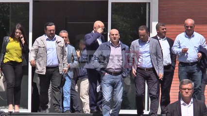 Report TV - PD 3 skenarë për Kavajën drejt përplasjes me policinë