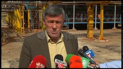 Ora News - Fier - Protesta, naftëtarët hipin në kullat e rafinerisë