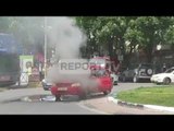 Report TV - Një makinë shpërthen në flakë në mes të Tiranës