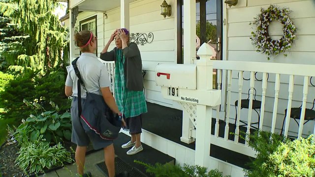 Ohio Mail Carrier Credited With Saving Elderly Man`s Life