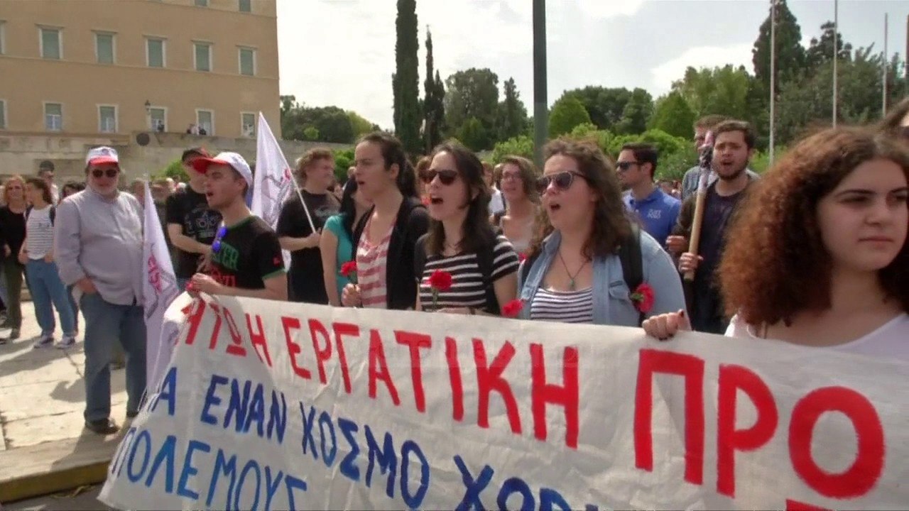 Stamboll, përleshje me forcat e sigurisë për 1 Maj - Top Channel Albania - News - Lajme