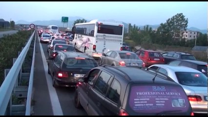 Ora News – “1 Maji” bllokoi edhe autostradën Milot-Mamurras