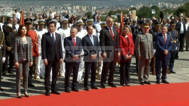 Report TV - Dita e Dëshmorëve, Nishani Rama e Meta bashkë në homazhe