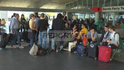 Report TV - Mbërrijnë në portin e Durrësit Artistët e Bienales së Mesdheut