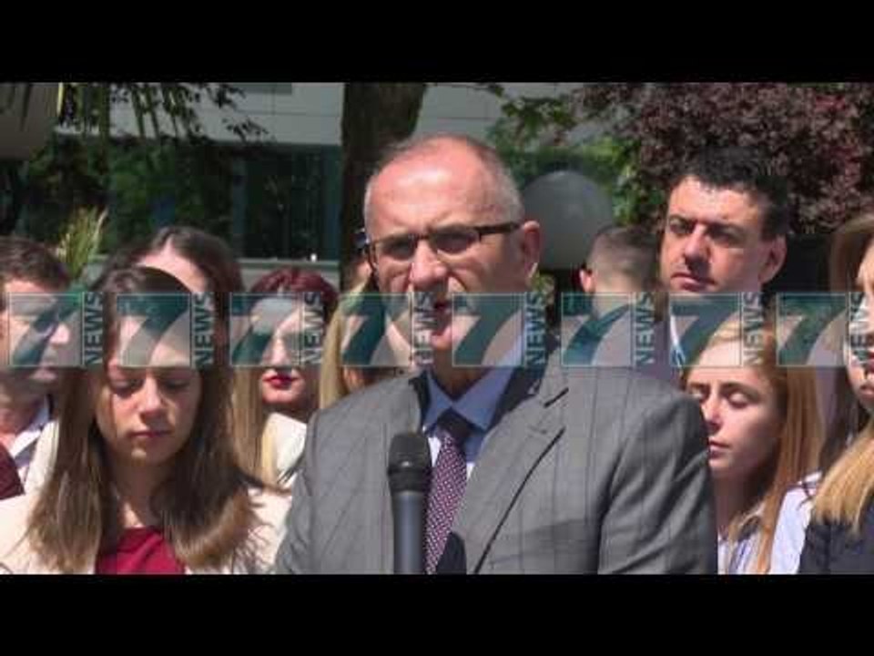 AMBASADORI DONALD LU SHKON SERISH NE ZYREN E RAMES - News, Lajme - Kanali 7