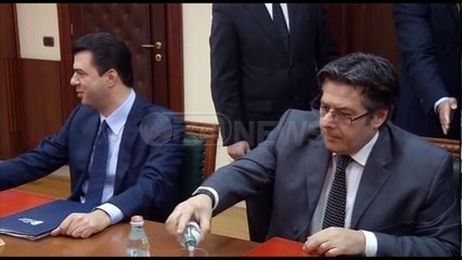 Ora News – Ambasada SHBA dhe britanike përshëndesin shtyrjen e zgjedhjeve në Kavajë